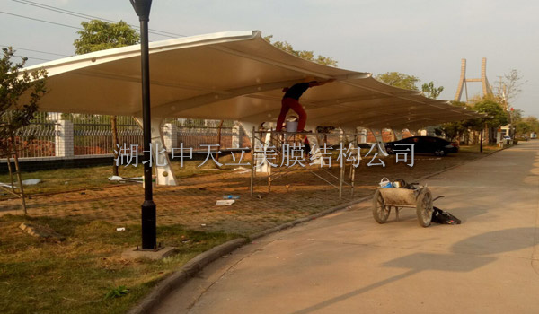 膜结构车棚现场施工图