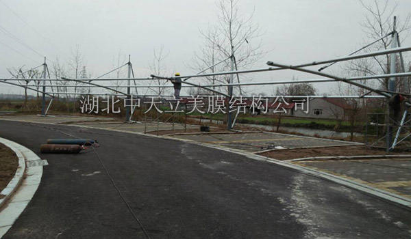 膜结构车棚现场施工照片