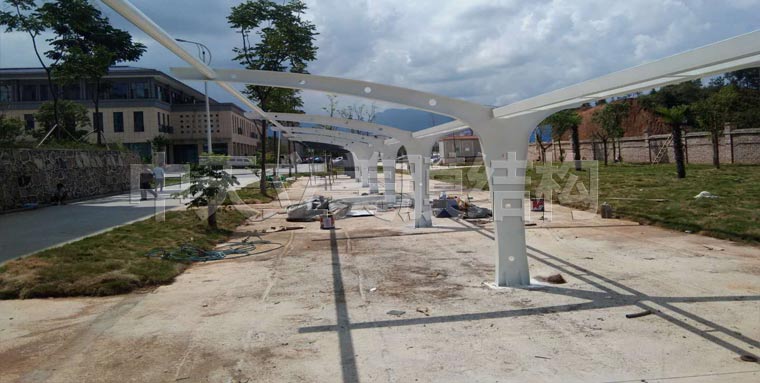 中天立美膜结构车棚施工